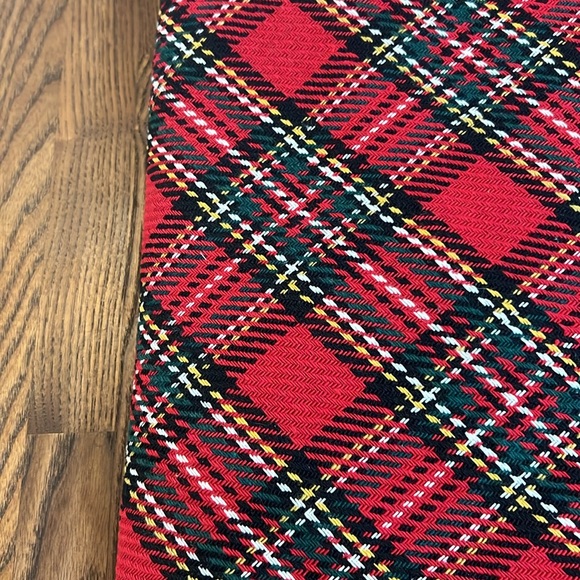 NEW Christmas tree skirt in plaid with solid red back - Picture 3 of 7
